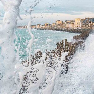 Photographie à la Chaussée du Sillon à Saint-Malo un jour de tempête avec une grande marée, le 18 février 2019,