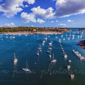 Photographie de l'Embouchure de la rivière l'Odet à Bénodet, avec voiliers et bateaux,