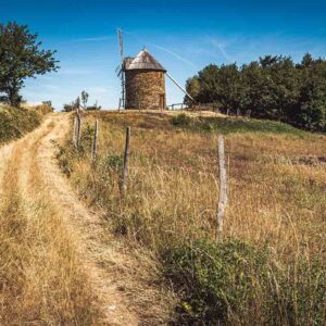 Photographie "un chemin, un moulin, en Haute-Loire".
