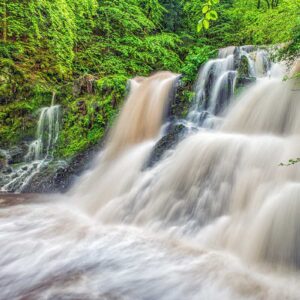 Photographie des Cascades de Chiloza, un torrent de montagne dans le massif du Sancy.