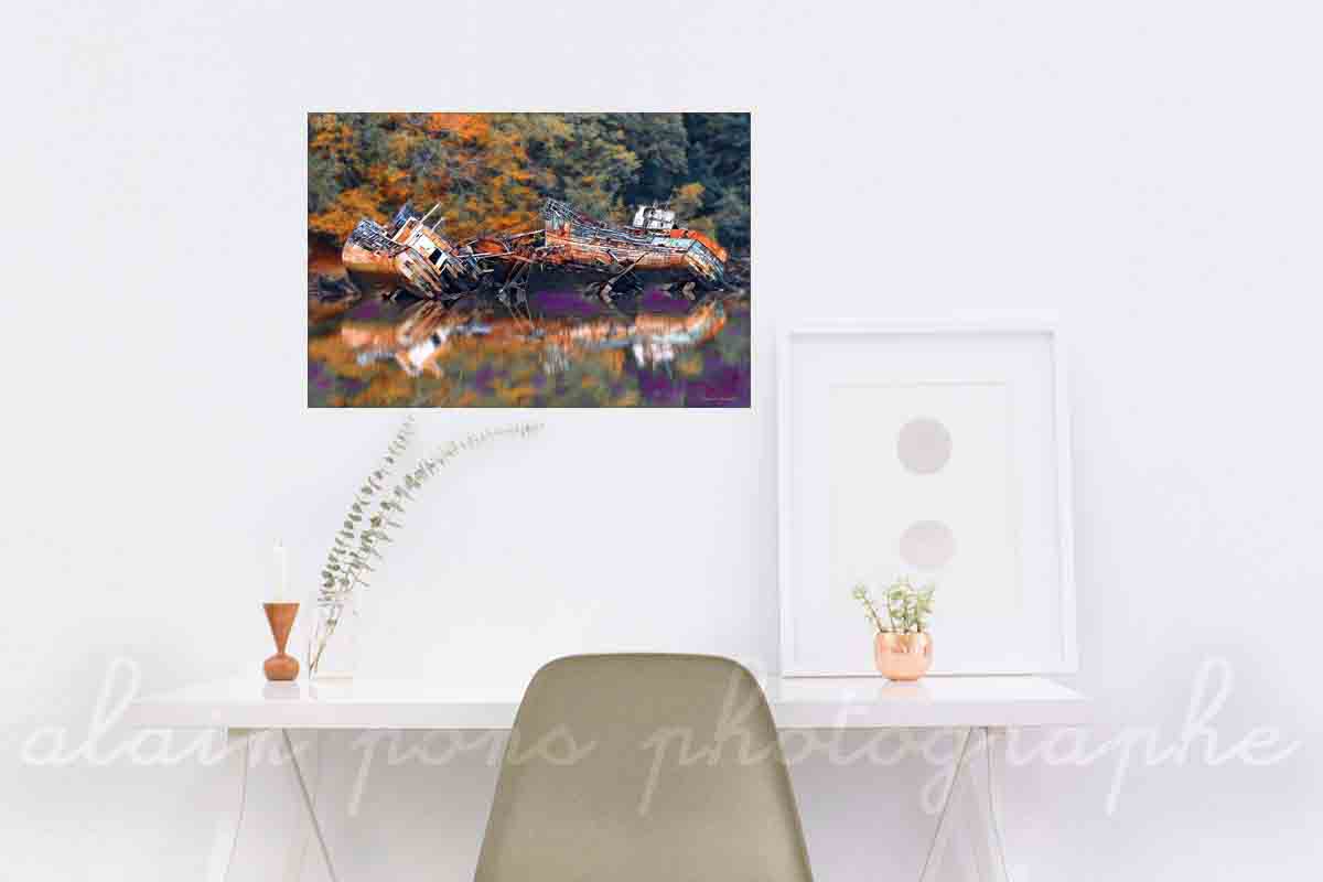 Deux épaves de bateaux de pèche à Douarnenez, version peinture, en décoration dans votre bureau.