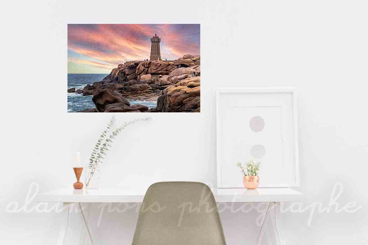 photographie du phare feu mean-ruz, Ploumanach, Perros-Guirrec, bretagne,, présentée ici en poster ou tableau dans votre bureau.