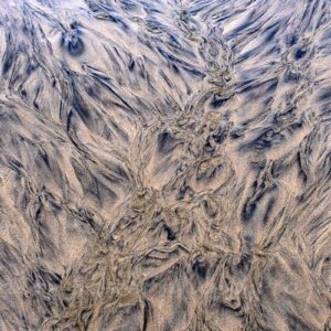 photographie la nature a des yeux, les arabesques du sable et de l'eau de mer, photographié par alain pons photographe