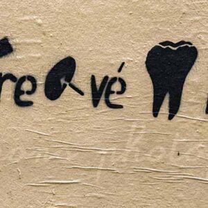 photographie d'un rébus sur un mur à Lyon, en 2018, prédiction ?