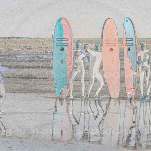 photographie image dessin d'un groupe de surfeurs se faisant photographier sur une plage, planches de surf debout,