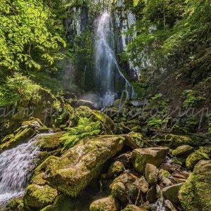photographie de la cascade du Luc dans le Cantal.