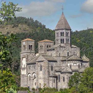 photographie de l'église romane de Saint-Nectaire.