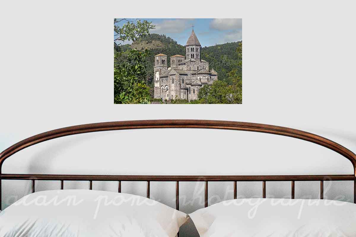 photographie de l'église romane de Saint-Nectaire, ici en suggestion de décoration dans une chambre.