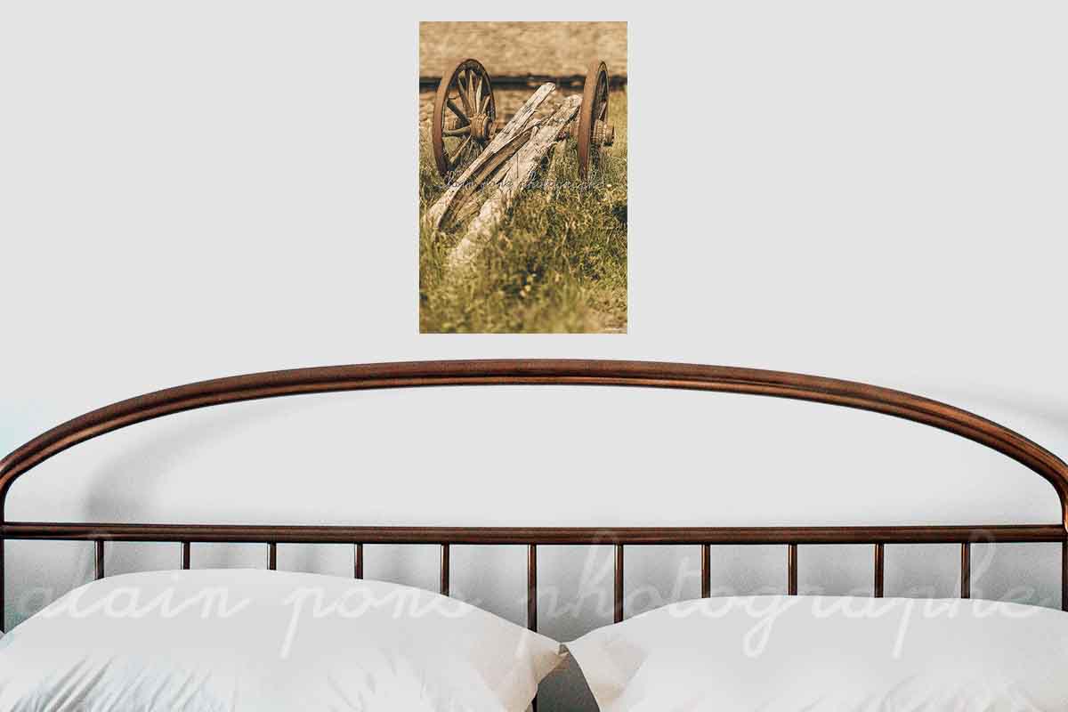 photographie la charrue avant les bœufs, ici en idée de décoration dans une chambre.