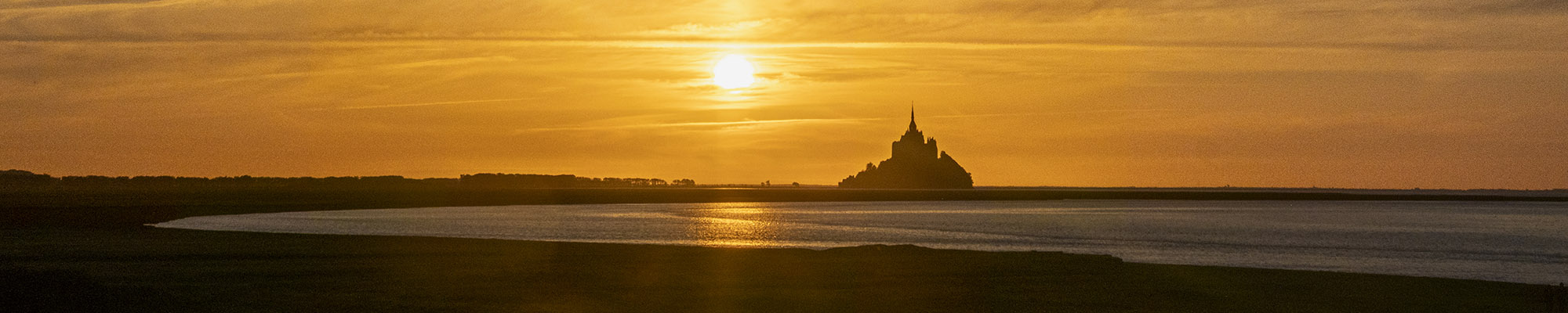 Photographie d'un coucher de soleil sur le Mont-Saint-Michel