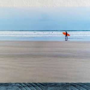 photographie le surfeur solitaire plage des blancs sablons au Conquet, sur tableau aluminium aspect mat