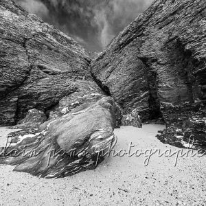 photographie crique plage du Petit Donant à Sauzon, Belle-Île-en-Mer, en noir et blanc.