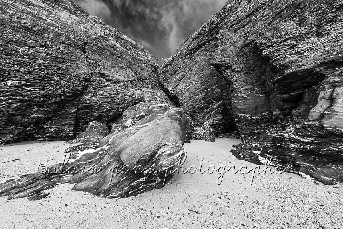 photographie crique plage du Petit Donant à Sauzon, Belle-Île-en-Mer, en noir et blanc.