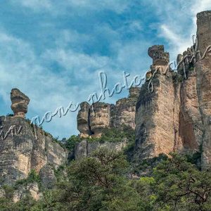 photographie vase de Sèvre et vase de Chine dans les gorges de la Jonte.