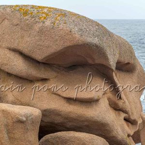 photographie Elephant man en forme de rocher, une paréidolie en Finistère, Bretagne