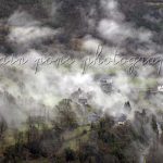 Photographie village de Chèze dans les nuages