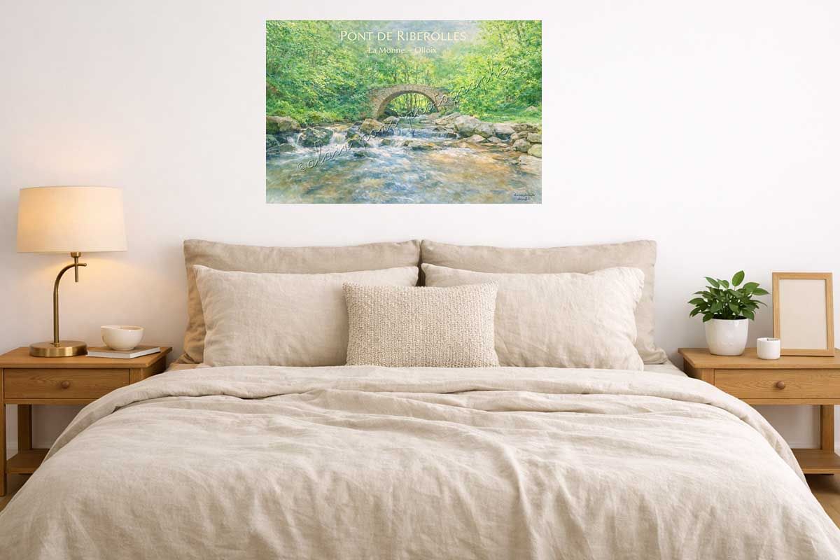 Affiche vintage pont de Riberolles la Monne Olloix présentée ici en idée de décoration dans une chambre