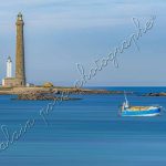 photographie le phare de l'île Vierge en style onirique