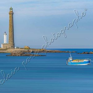 photographie le phare Île Vierge en style onirique