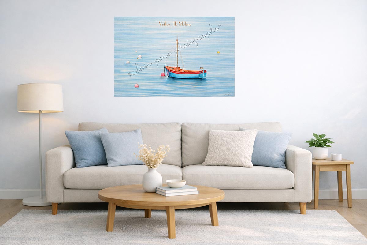 affiche vintage voilier ile molène, ici en idée de décoration accrochée au mur dans un salon